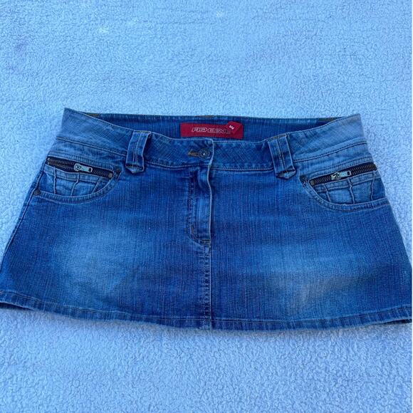Fishbone Dresses & Skirts - Y2K Fishbone Mini Denim Skirt Size Medium